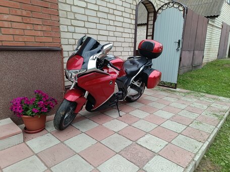 2010 Honda VFR 1200, пурпурный, 750000 рублей, вид 3