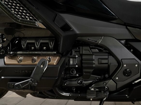 2024 Honda GL 1800 Gold Wing, чёрный, 2850000 рублей - вид 4