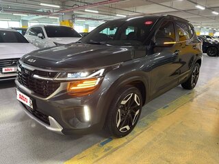 2023 Kia Seltos I Рестайлинг, серебристый, 1639100 рублей, вид 2