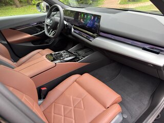 2025 BMW 5 серии 530i xDrive VIII (G60/G61/G68), чёрный, 9190000 рублей, вид 4