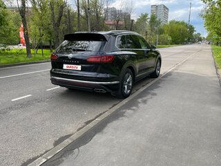 2018 Volkswagen Touareg III, чёрный, 5300000 рублей, вид 3