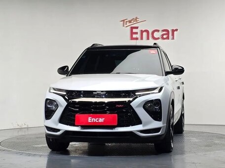 2023 Chevrolet TrailBlazer III Рестайлинг, белый, 1600000 рублей, вид 3
