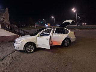 2013 Skoda Octavia II (A5) Рестайлинг, белый, 900000 рублей, вид 5