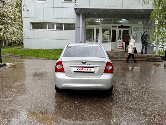 2011 Ford Focus II Рестайлинг, серебристый, 550000 рублей - вид 5