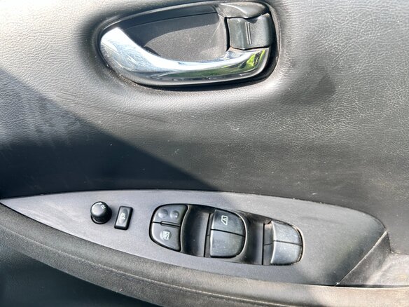 2013 Nissan Leaf (EM57) I (ZE0/AZE0), серый, 820000 рублей - вид 22