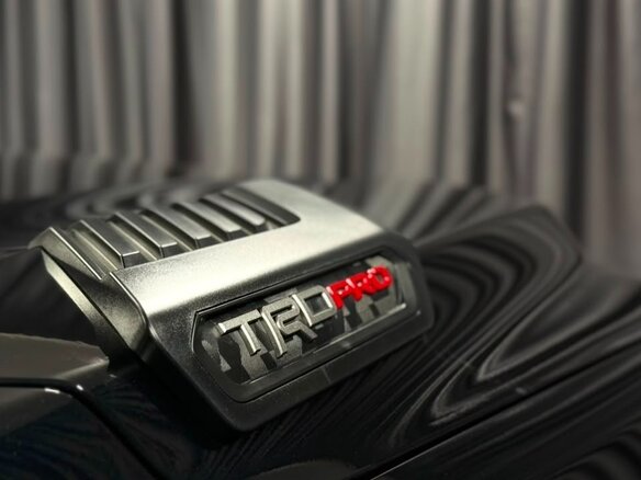 2025 Toyota Tundra CrewMax III, чёрный - вид 39