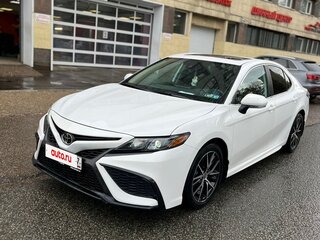 2021 Toyota Camry VIII (XV70) Рестайлинг, белый, 2650000 рублей, вид 1