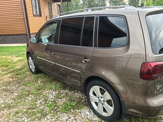 2012 Volkswagen Touran I Рестайлинг 2, коричневый, 700000 рублей, вид 3
