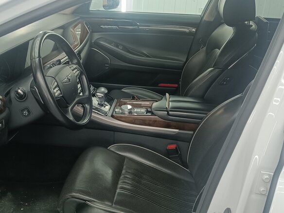 2017 Genesis G90 I, белый, 2500000 рублей - вид 10
