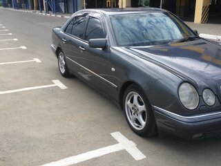 1998 Mercedes-Benz E-Класс 240 II (W210, S210), серый, 450000 рублей, вид 2