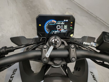 2025 Suzuki GSX-8S, серебристый, 1050000 рублей, вид 5