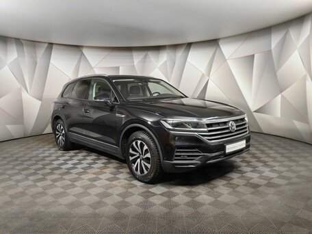 2018 Volkswagen Touareg III, чёрный, 4220000 рублей, вид 3
