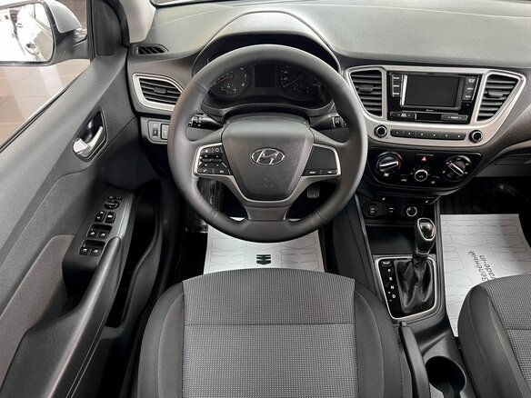 2021 Hyundai Solaris II Рестайлинг, серебристый, 1475000 рублей - вид 10