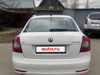 2010 Skoda Octavia Czech market II (A5) Рестайлинг, белый, 650000 рублей, вид 3