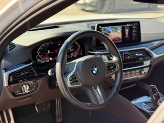 2023 BMW 5 серии 530i xDrive VII (G30/G31/G38) Рестайлинг, белый, 6040000 рублей, вид 4