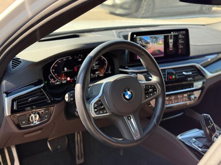 2023 BMW 5 серии 530i xDrive VII (G30/G31/G38) Рестайлинг, белый, 6190000 рублей, вид 4