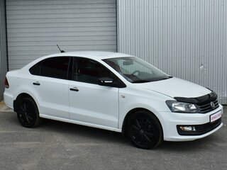 2017 Volkswagen Polo V Рестайлинг, белый, 1029000 рублей, вид 2