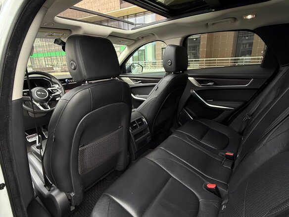2021 Jaguar F-Pace I Рестайлинг, белый, 5000000 рублей - вид 13