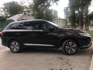 2019 Mitsubishi Outlander III Рестайлинг 3, чёрный, 2600000 рублей, вид 5