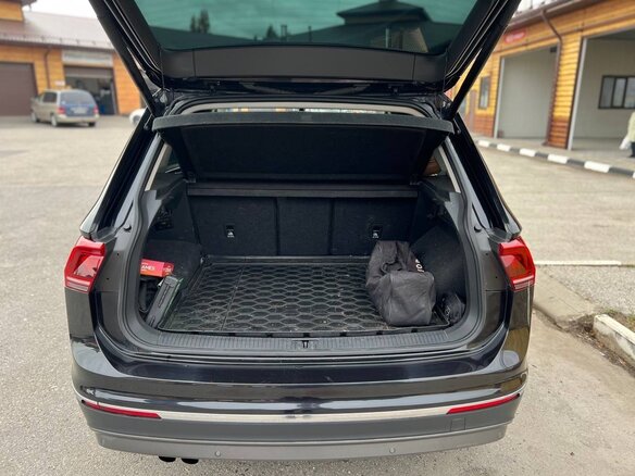 2017 Volkswagen Tiguan II, чёрный, 2235000 рублей - вид 11