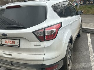2017 Ford Kuga II Рестайлинг, белый, 1600000 рублей, вид 3