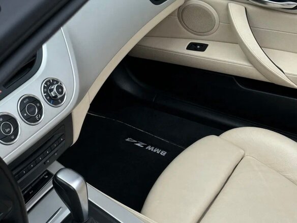2011 BMW Z4 30i II (E89), серебристый, 3999999 рублей - вид 10