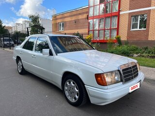 1987 Mercedes-Benz W124 230 4-speed, белый, 150000 рублей, вид 3