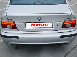 2001 BMW 5 серии 530i IV (E39) Рестайлинг, серебристый, 1400000 рублей, вид 4