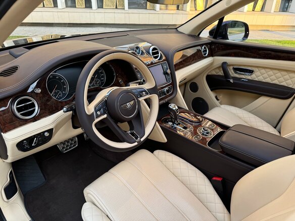 2016 Bentley Bentayga I, коричневый, 8700000 рублей - вид 17