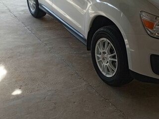 2013 Mitsubishi ASX I Рестайлинг, белый, 1500000 рублей, вид 3