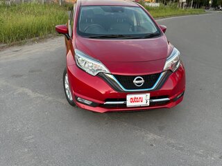 2018 Nissan Note e-Power II Рестайлинг, красный, 1300000 рублей, вид 2