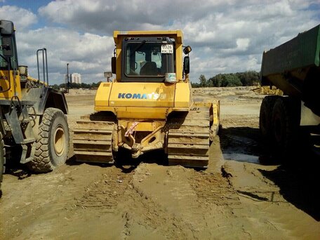 2004 Komatsu D85, жёлтый, 8500000 рублей, вид 4