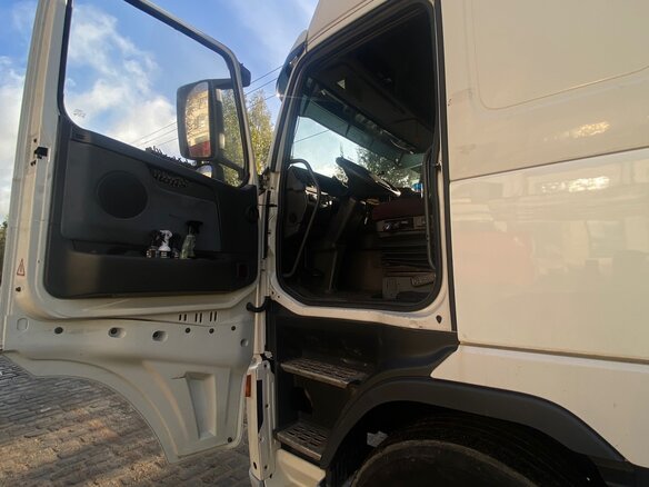 2011 Volvo FH, белый, 3000000 рублей - вид 3