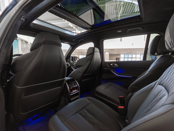 2022 BMW X7 M60i I (G07) Рестайлинг, серый - вид 15