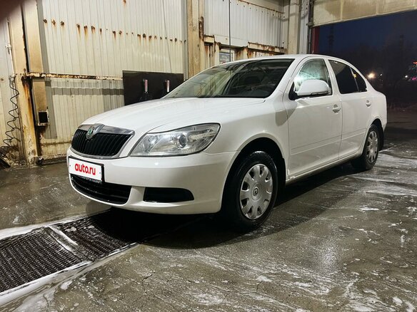 2012 Skoda Octavia II (A5) Рестайлинг, белый, 620000 рублей