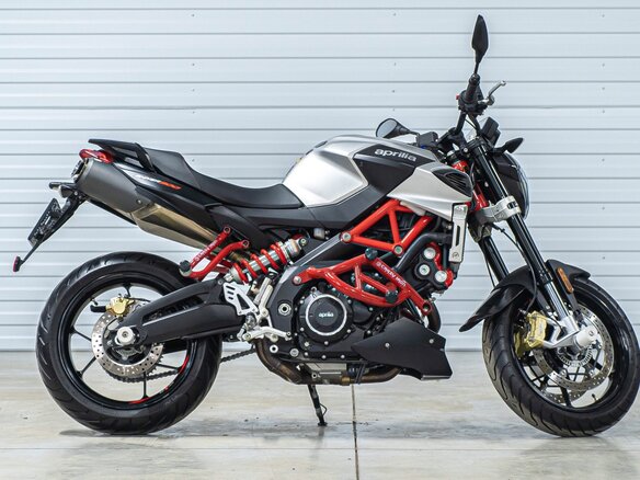2019 Aprilia SL 900 Shiver, серебристый - вид 4