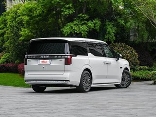 2026 Zeekr 009 I Рестайлинг, белый, 10990000 рублей, вид 5