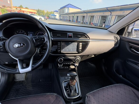 2017 Kia Rio IV, серебристый, 1650000 рублей - вид 6