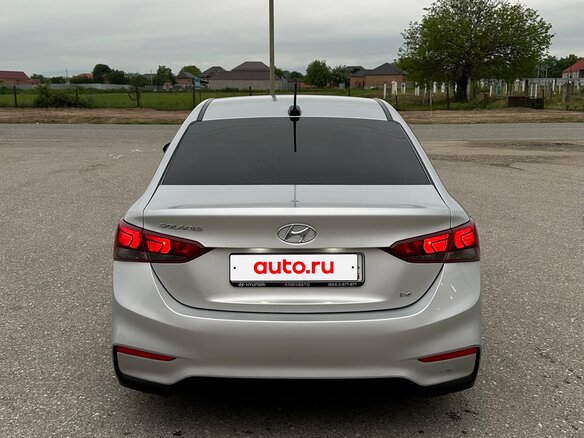 2019 Hyundai Solaris II, серебристый, 1150000 рублей - вид 2