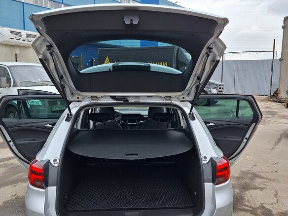 2019 Opel Astra K, серебристый, 1700000 рублей - вид 13