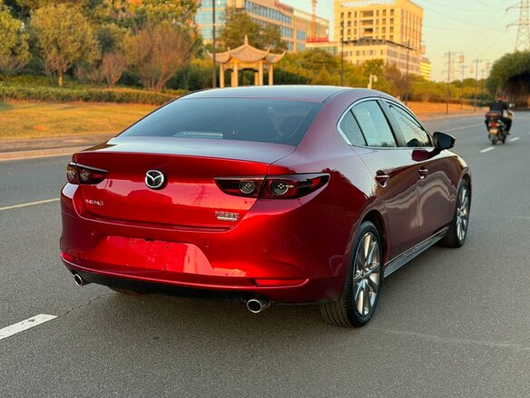 2023 Mazda 3 Axela IV (BP), красный, 1443000 рублей - вид 8