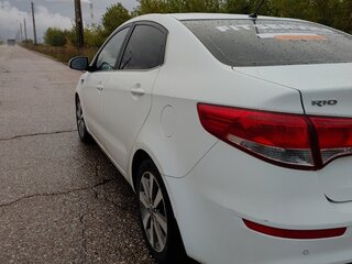 2016 Kia Rio III Рестайлинг, белый, 850000 рублей, вид 5