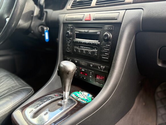 1998 Audi A6 II (C5), серый, 440000 рублей - вид 27