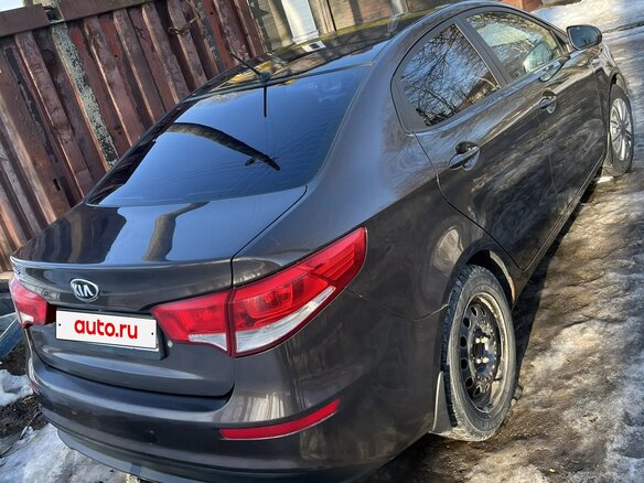 2015 Kia Rio 6-speed III, коричневый, 830000 рублей - вид 8
