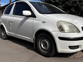 2002 Toyota Vitz I (P10), белый, 250000 рублей, вид 3