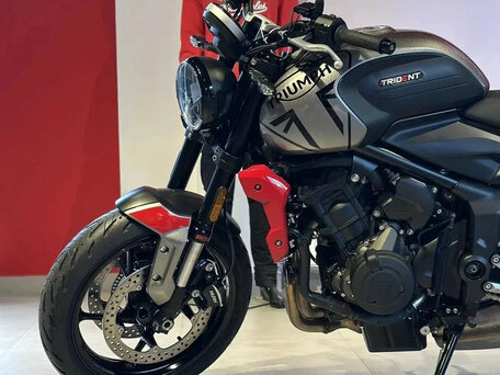 2024 Triumph Trident 660, серый, 1100000 рублей, вид 4