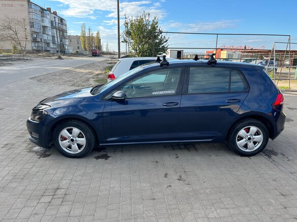 2013 Volkswagen Golf VII, синий, 1380000 рублей - вид 4