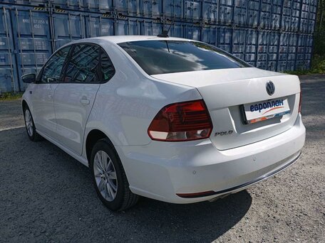 2019 Volkswagen Polo V Рестайлинг, белый, 1091978 рублей, вид 4
