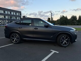 2021 BMW X6 40i III (G06), серый, 9200000 рублей, вид 3