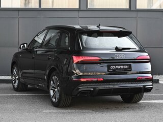 2025 Audi Q7 45 TFSI II (4M) Рестайлинг 2, чёрный, 9329000 рублей, вид 2